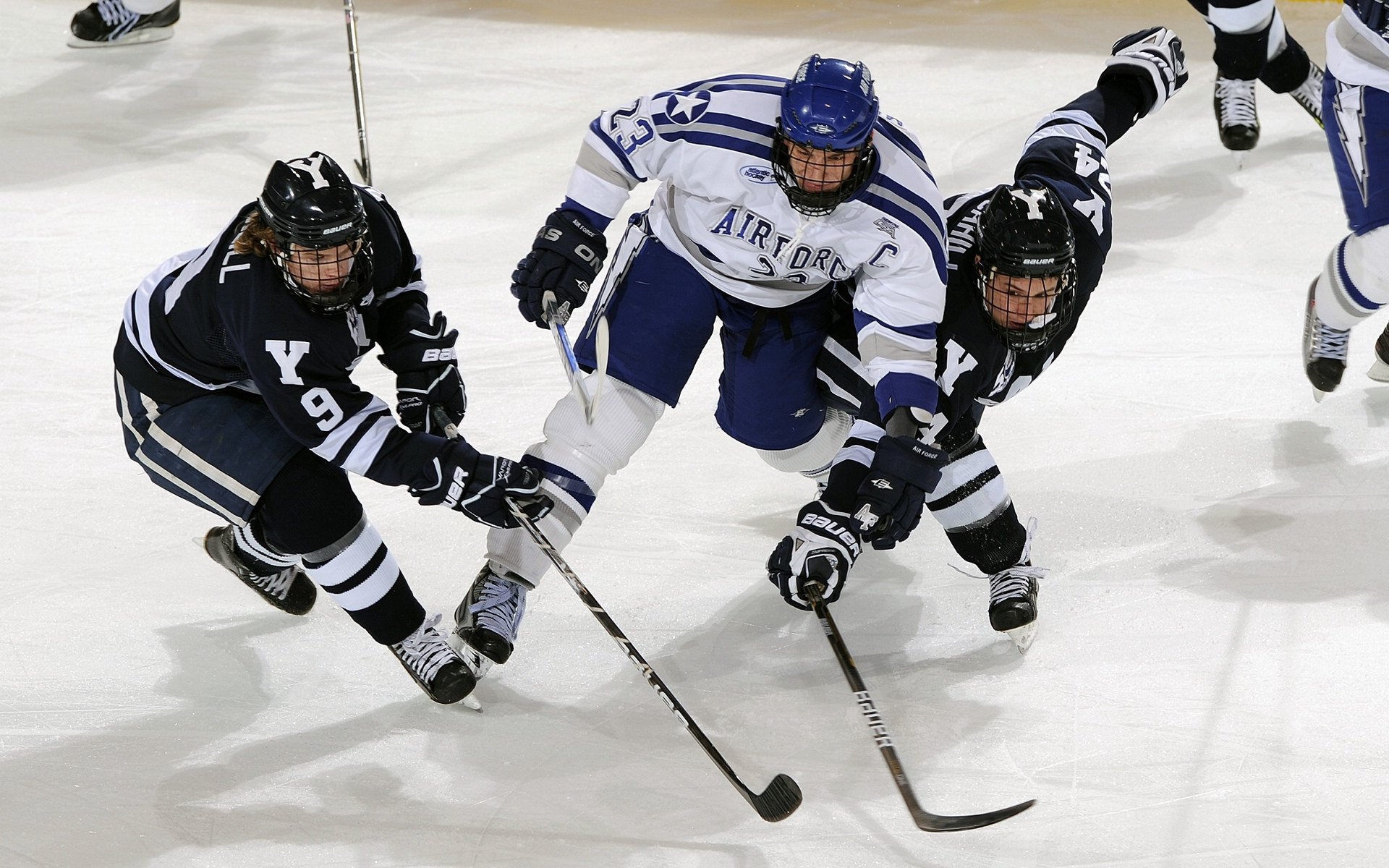 开云官方-冰球世界杯北美队展现惊人速度与力量,北美冰球职业联赛总决赛
